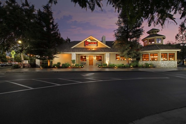 Hungry Hunter Steakhouse | 3580 Rosedale Hwy, Bakersfield, CA 93308, USA | Phone: (661) 328-0580