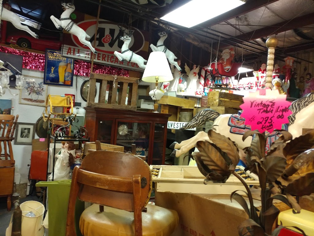 Motor City Antique Gallery | 13431 Telegraph Rd, Flat Rock, MI 48134, USA | Phone: (734) 782-4018