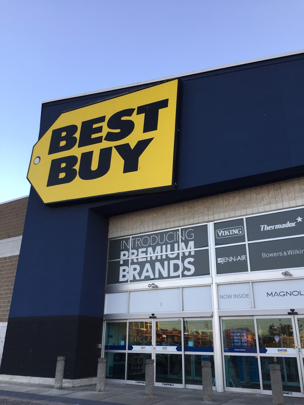 Best Buy | 1100 Old Country Rd, Westbury, NY 11590, USA | Phone: (516) 357-9025