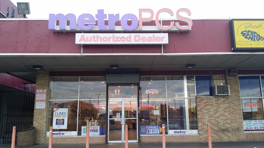 Metro by T-Mobile | 3200 S Lancaster Rd Ste 742A, Dallas, TX 75216 | Phone: (214) 371-4100
