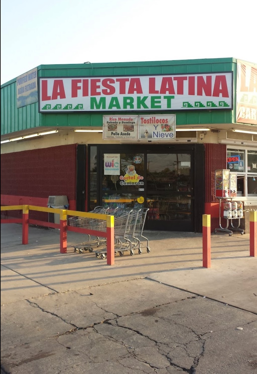 La Fiesta Latina Market | 453 Garces Hwy, Delano, CA 93215, USA | Phone: (661) 778-0926