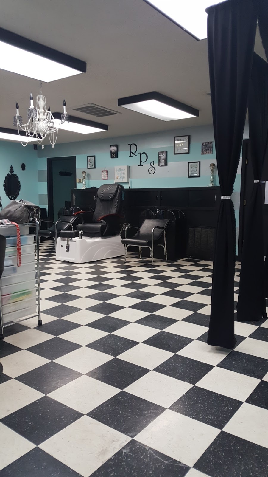 Rock Paper Scissor Salon | 301 S 6th St, Beatrice, NE 68310, USA | Phone: (402) 223-7836