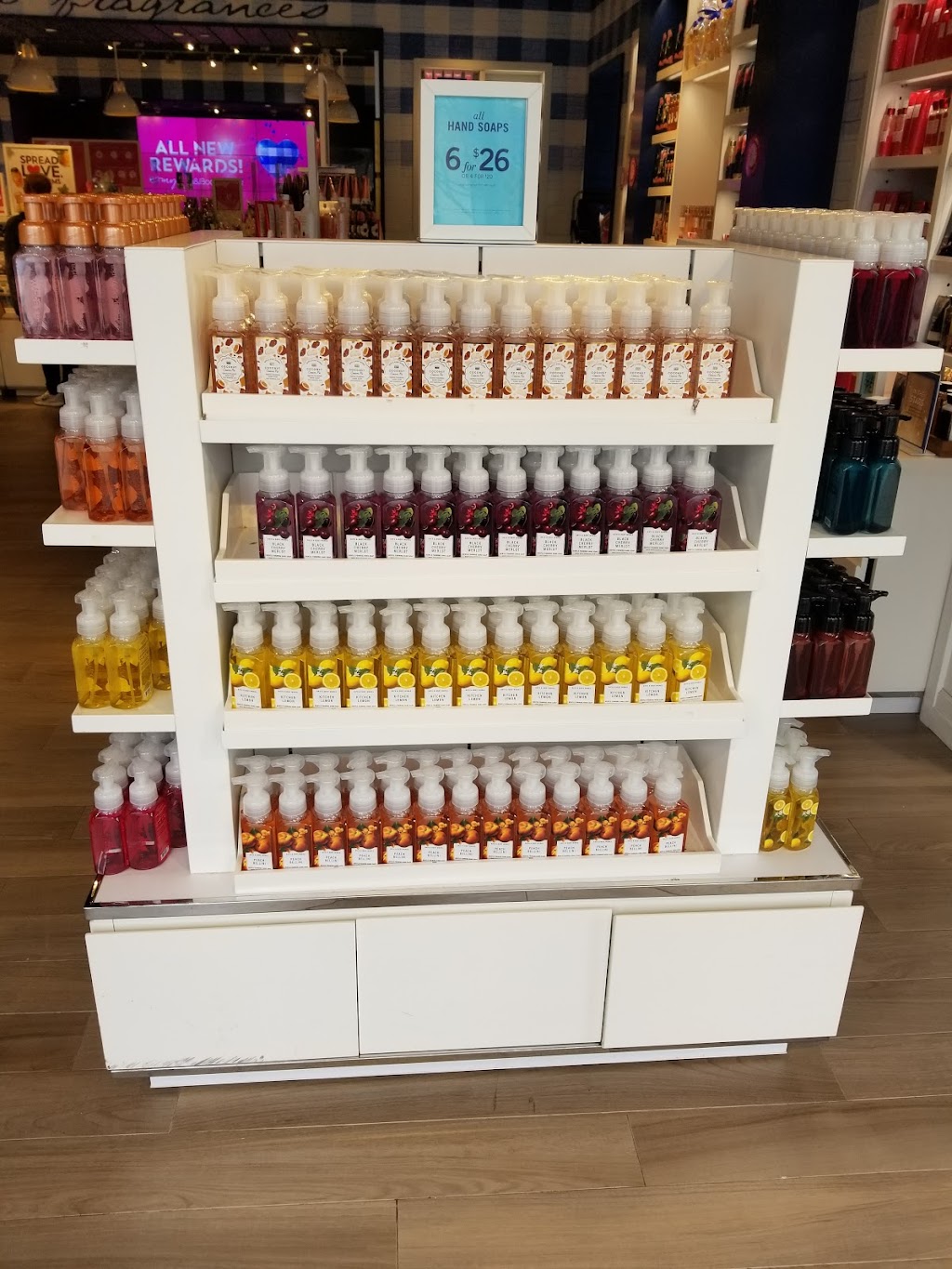 Bath & Body Works | 3193 Waltham Blvd, Burlington, NC 27215, USA | Phone: (336) 586-3840