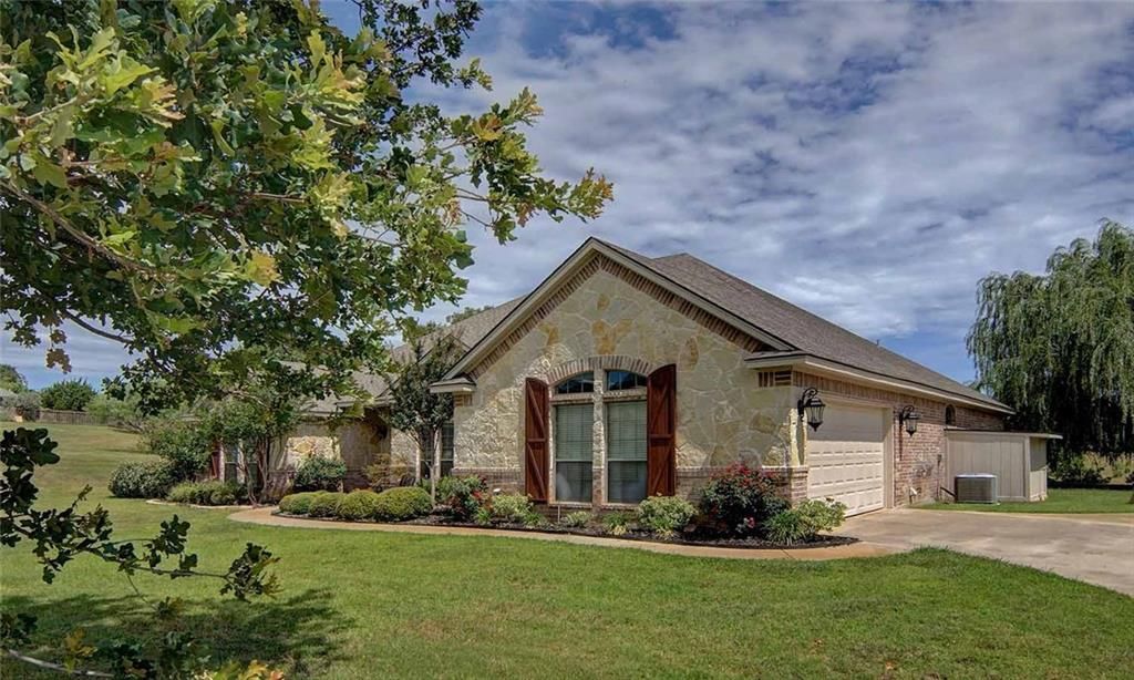 Keller Williams Heritage West | 200 S Oakridge Dr #103, Hudson Oaks, TX 76087, USA | Phone: (817) 441-4000