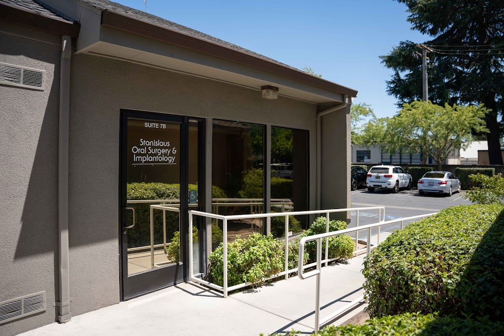 Stanislaus Oral Surgery & Implantology | 1130 Coffee Rd suite 7-b, Modesto, CA 95355, USA | Phone: (209) 846-9393