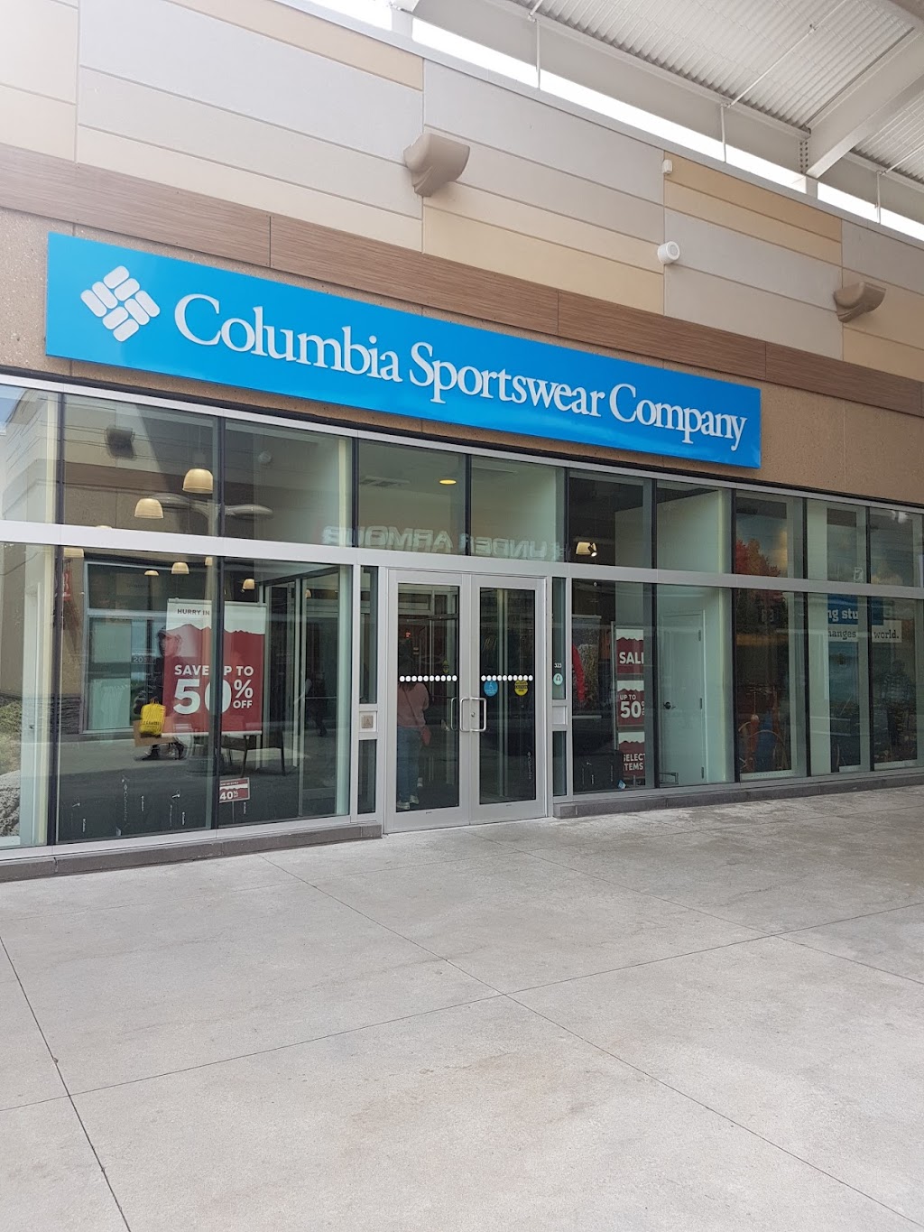 Columbia Factory Store | 300 Taylor Rd #323, Niagara-on-the-Lake, ON L0S 1J0, Canada | Phone: (905) 688-6771