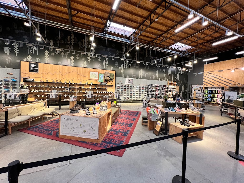 REI | 1900 Empire Ave, Burbank, CA 91504, USA | Phone: (818) 847-9509