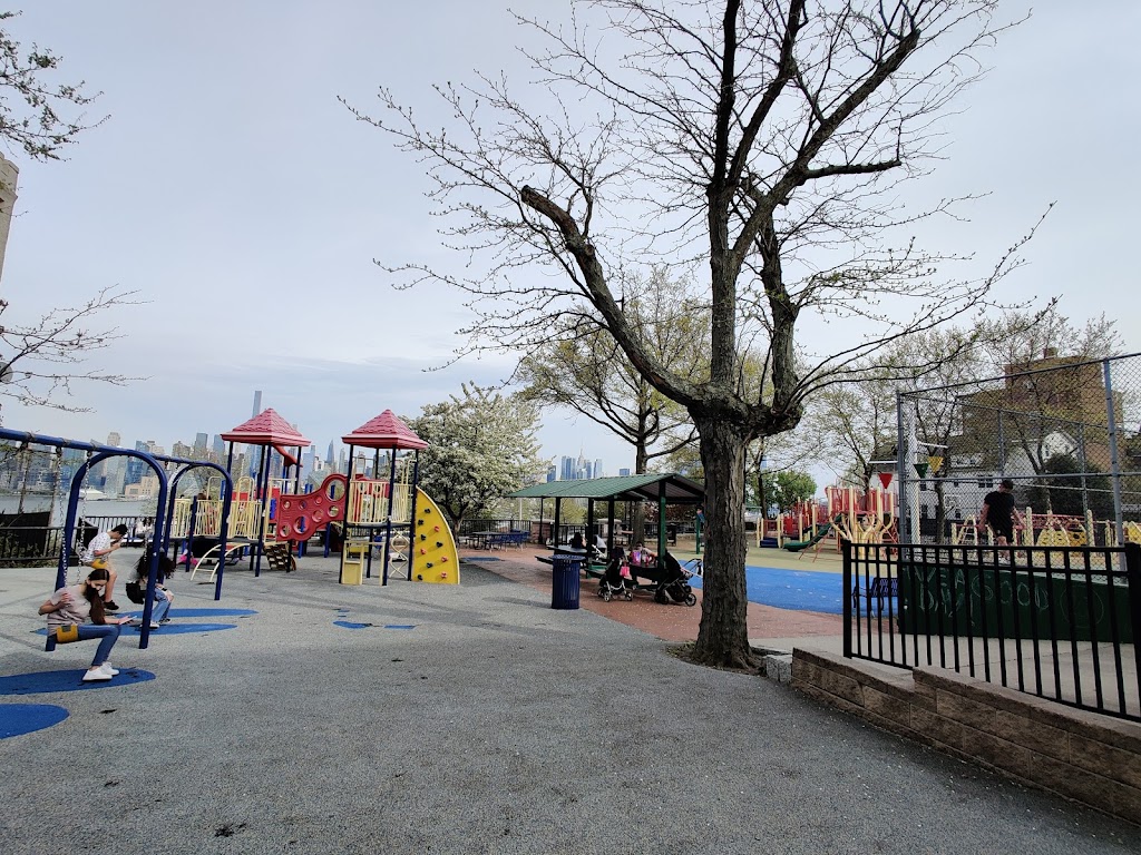 Louisa Park | 915 Boulevard E, Weehawken, NJ 07086, USA | Phone: (201) 319-6061