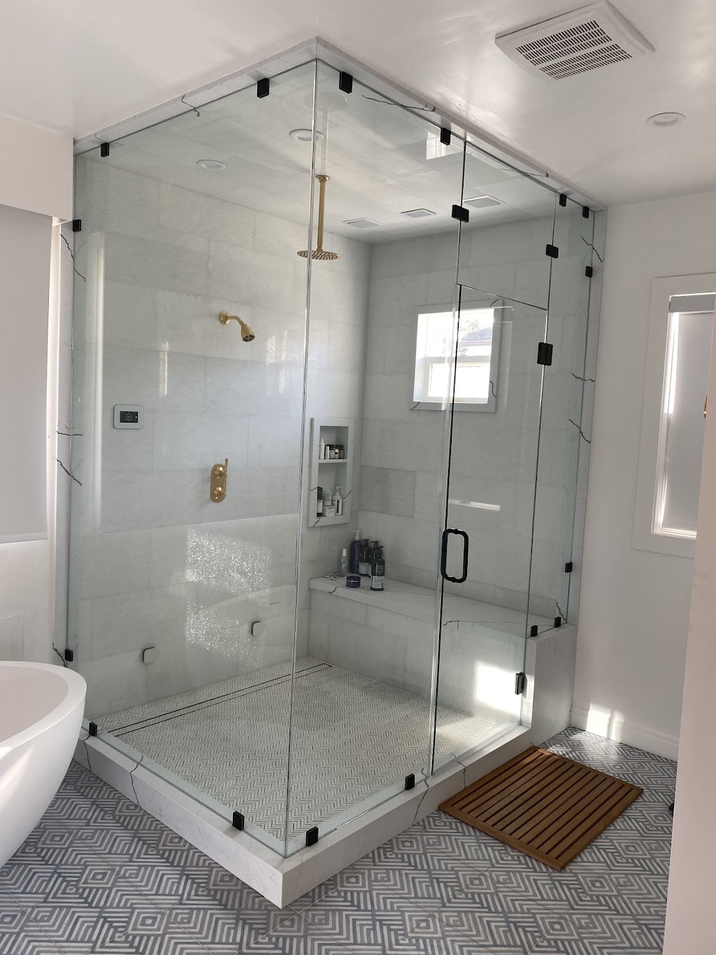 Silver shower doors glass and windows inc. | 1130 N Kraemer Blvd # O, Anaheim, CA 92806, USA | Phone: (714) 296-3979