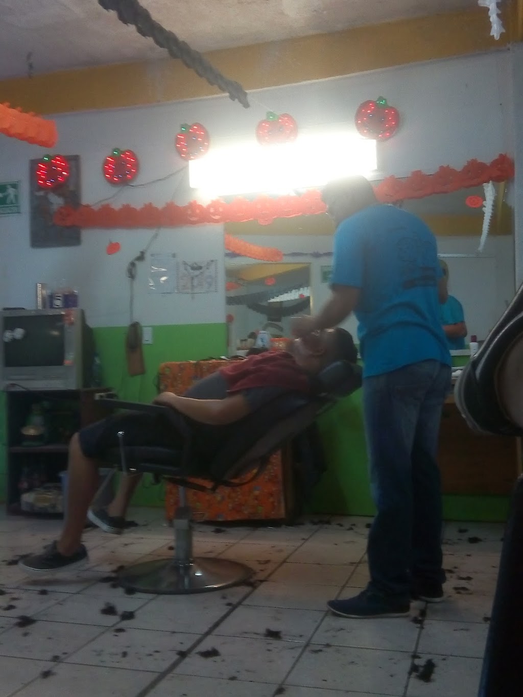 Peluqueria El Fer | Pdte Juarez 6401, Xicotencatlleyva, 22510 Tijuana, B.C., Mexico | Phone: 664 346 6196