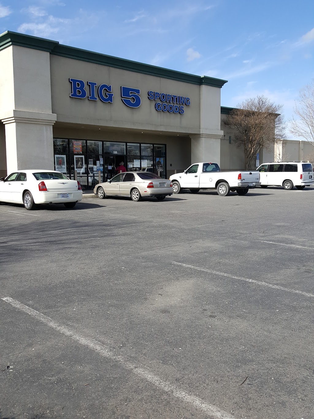 Big 5 Sporting Goods | 1596 E F St, Oakdale, CA 95361, USA | Phone: (209) 847-2537