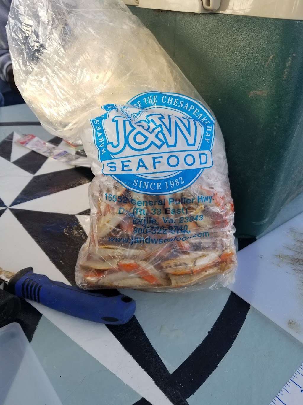 J&W Seafood | 16552 General Puller Hwy, Deltaville, VA 23043, USA | Phone: (804) 776-9740