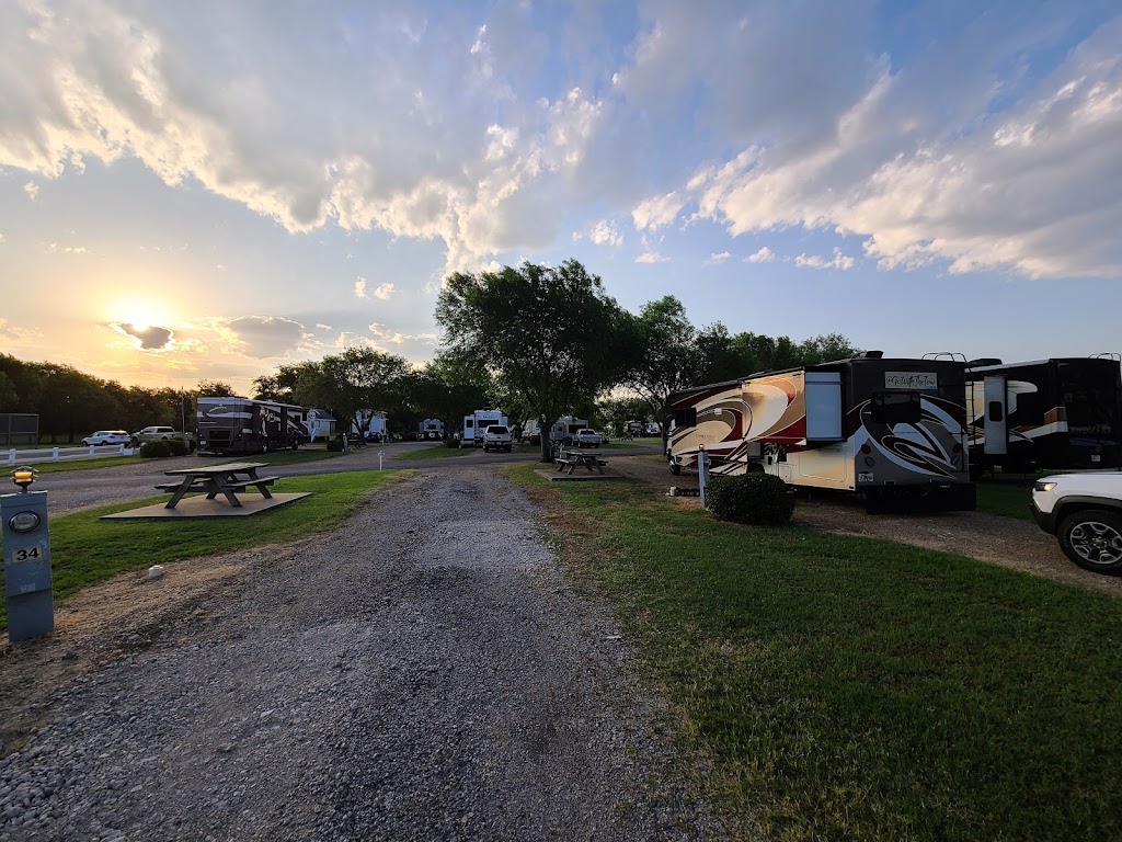 Bluebonnet Ridge RV Park | 16543 Farm to Market 429, Terrell, TX 75161, USA | Phone: (972) 524-9600