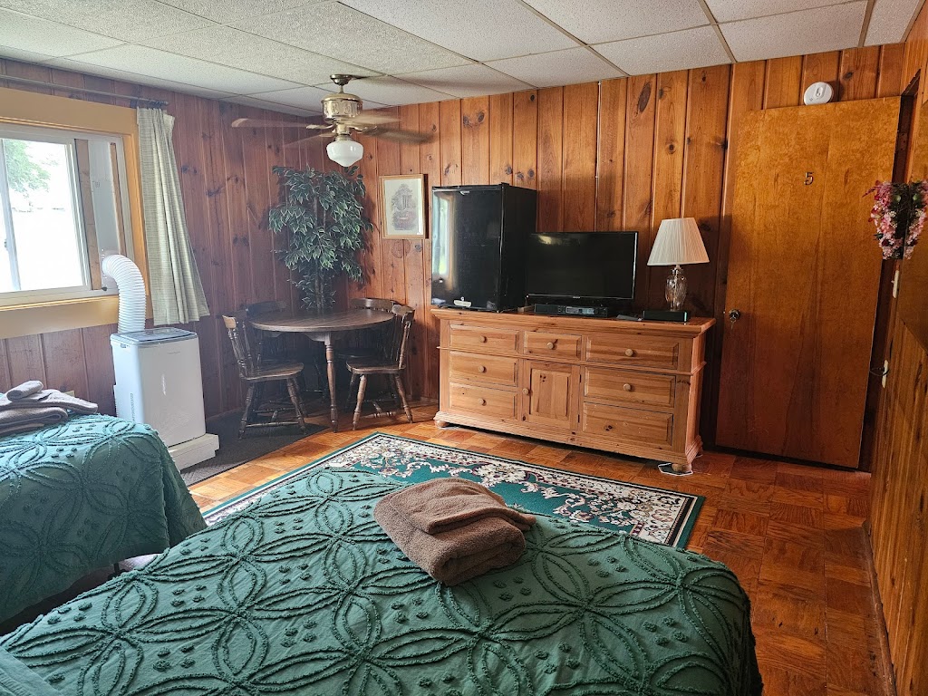 Bauer Motel | 6501 Michigan Ave, Tipton, MI 49287, USA | Phone: (517) 431-2083