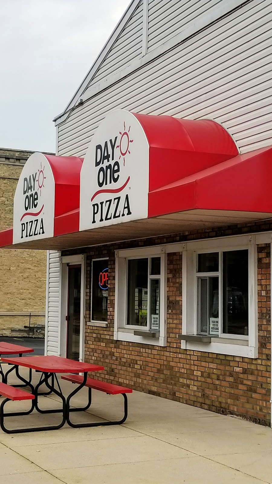 Day One Pizza | 749 Park Ave, Columbus, WI 53925, USA | Phone: (920) 623-2300