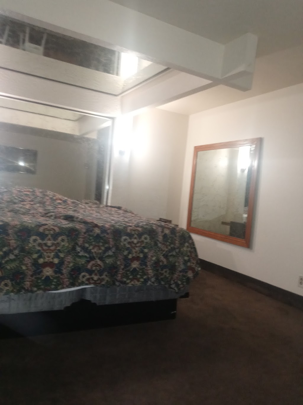 The Snooty Fox Motor Inn | 4120 S Western Ave, Los Angeles, CA 90062, USA | Phone: (323) 294-0083