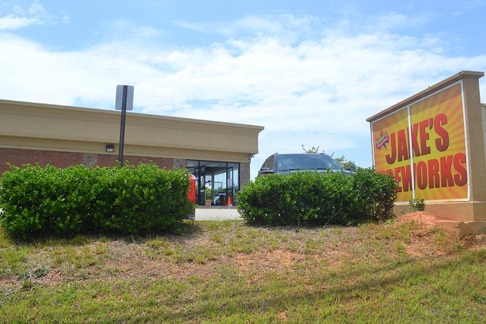 Jakes Fireworks | 928 Gainesville Hwy, Buford, GA 30518, USA | Phone: (470) 345-1394