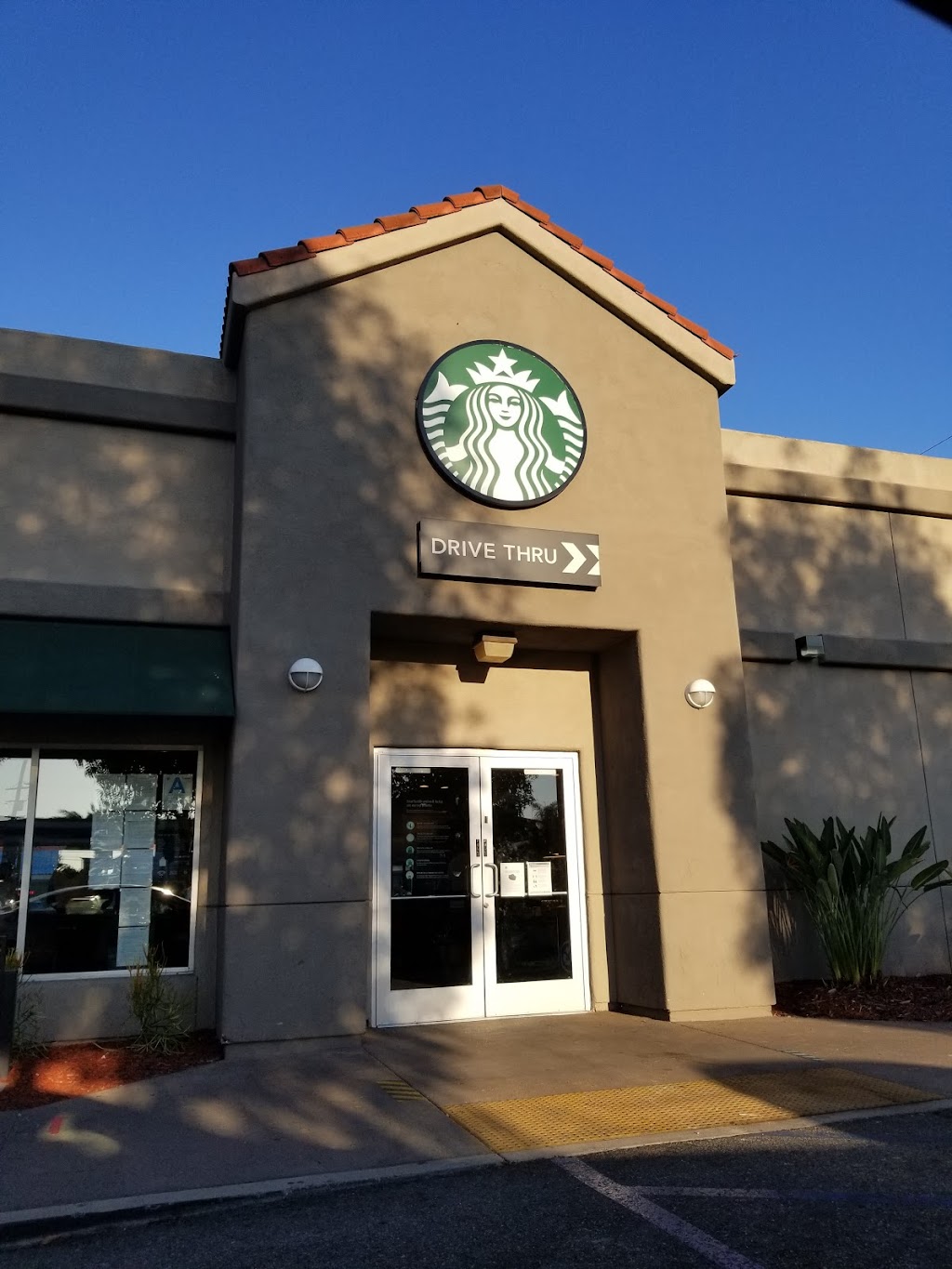 Starbucks | 8924 Long Beach Blvd, South Gate, CA 90280, USA | Phone: (323) 569-0274