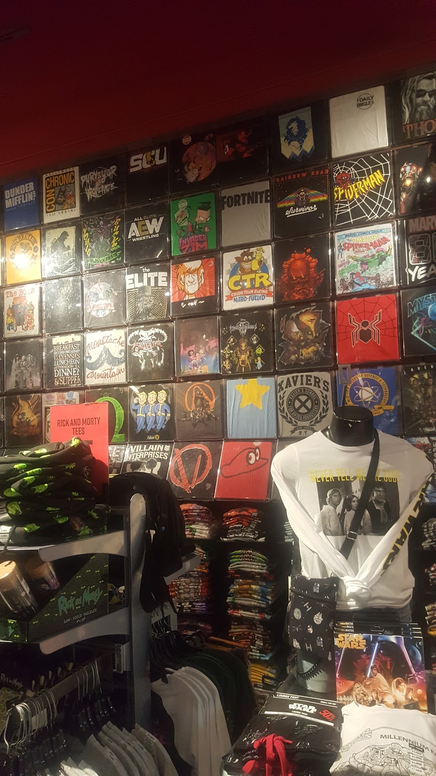 Hot Topic | 2200 W Florida Ave RM C-2, Hemet, CA 92545, USA | Phone: (951) 652-4385