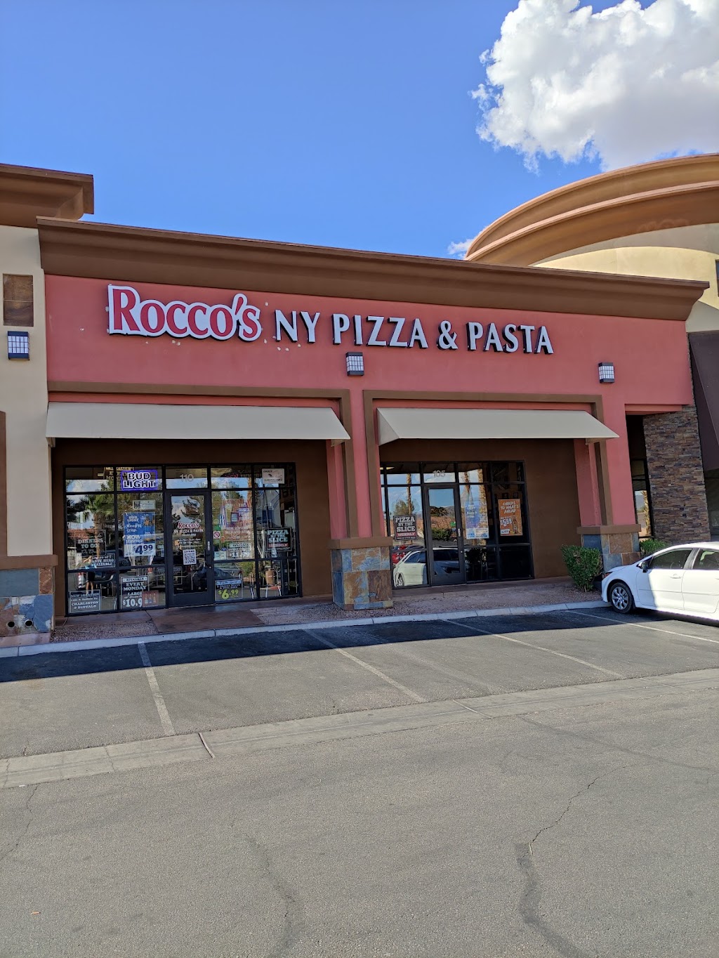 Roccos NY Pizzeria and Pasta | 580 E Windmill Ln, Las Vegas, NV 89123, USA | Phone: (702) 431-0004