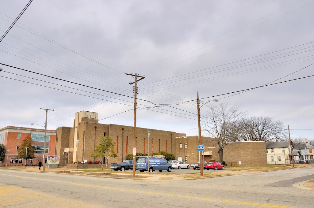 First Church of Newport News (Baptist) | 2300 Wickham Ave, Newport News, VA 23607, USA | Phone: (757) 247-3033