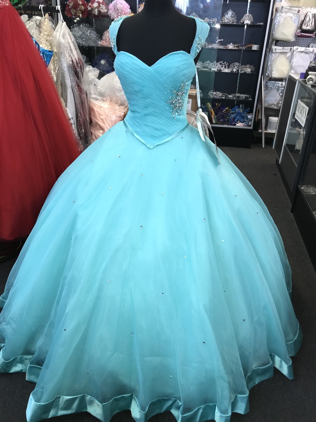 Quinceañeras Forever | 8021 N 43rd Ave Unit 9, Phoenix, AZ 85051, USA | Phone: (480) 547-5141