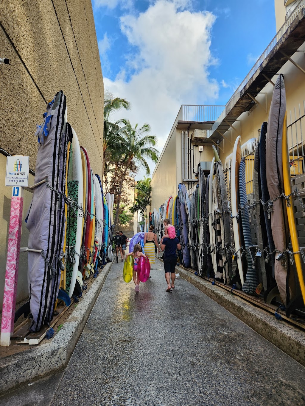 Banan Waikiki Beach Shack | 2301 Kalākaua Ave, Honolulu, HI 96815, USA | Phone: (808) 200-1640