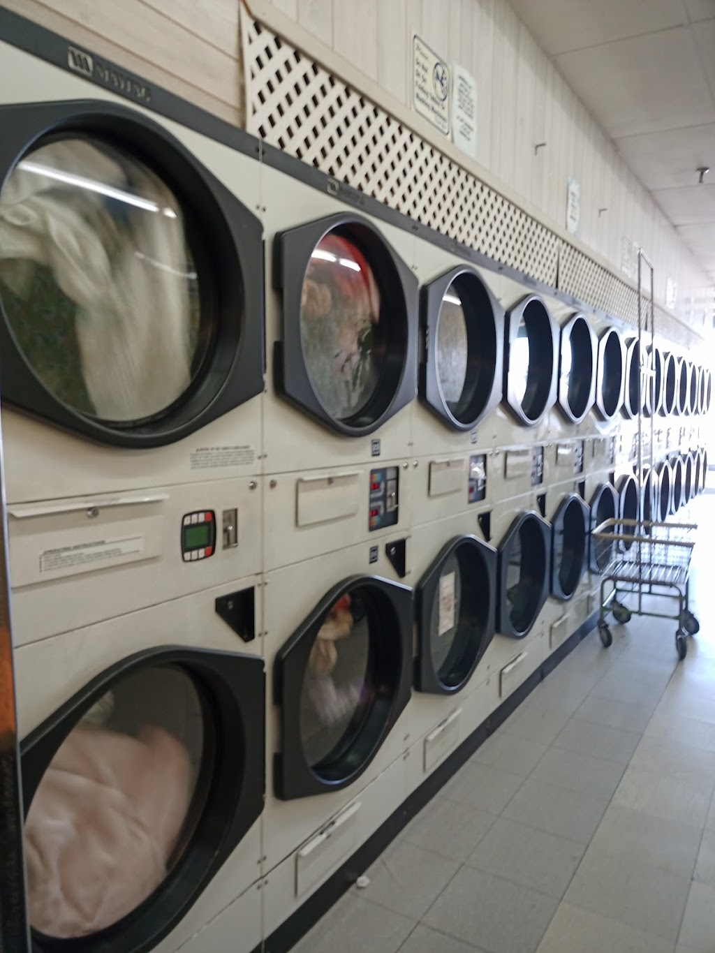 Creekside Laundrette | 20894 Mission Blvd, Hayward, CA 94541, USA | Phone: (510) 317-7558