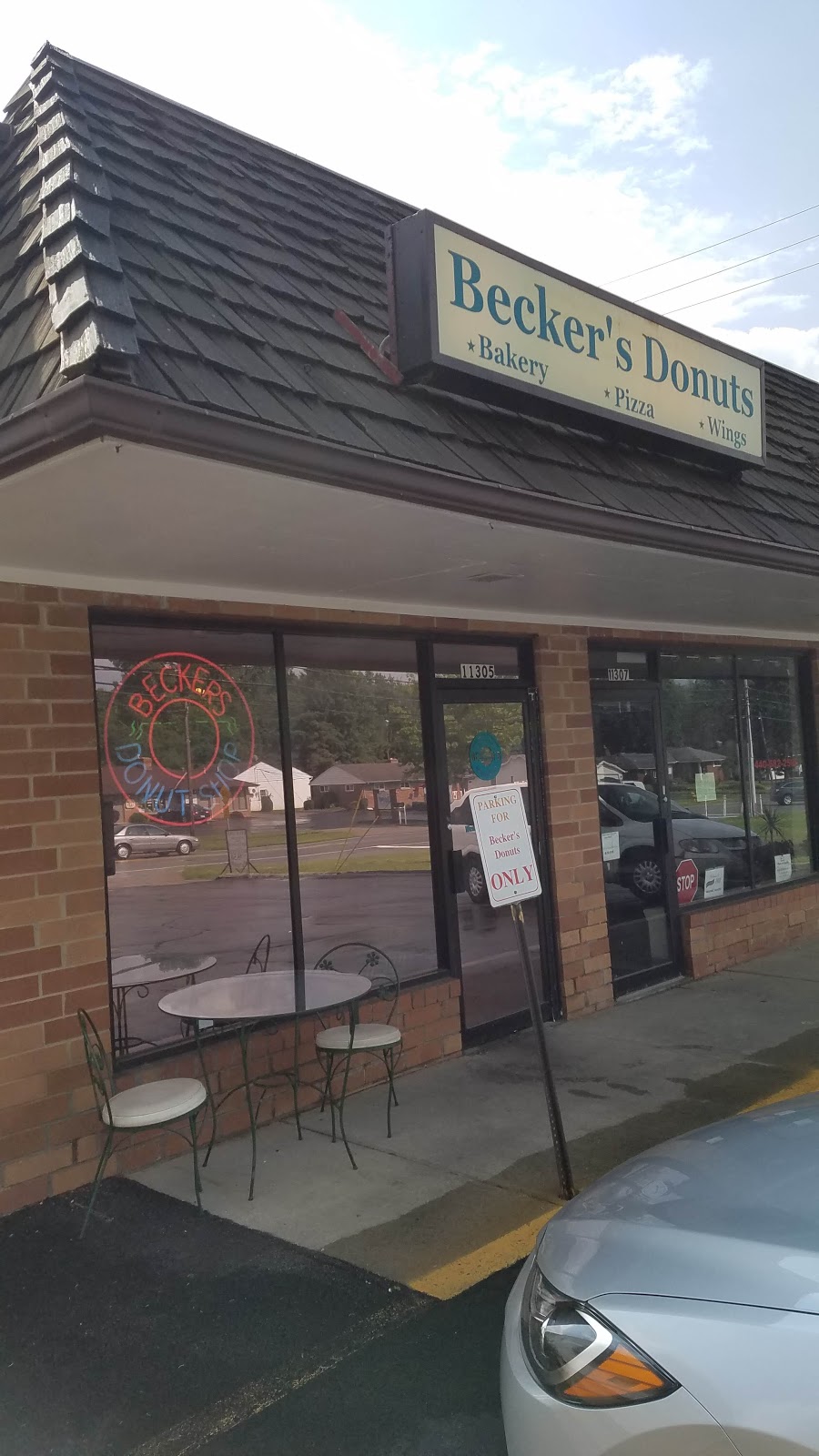 Beckers Donuts | 11305 State Rd, North Royalton, OH 44133, USA | Phone: (440) 237-3700