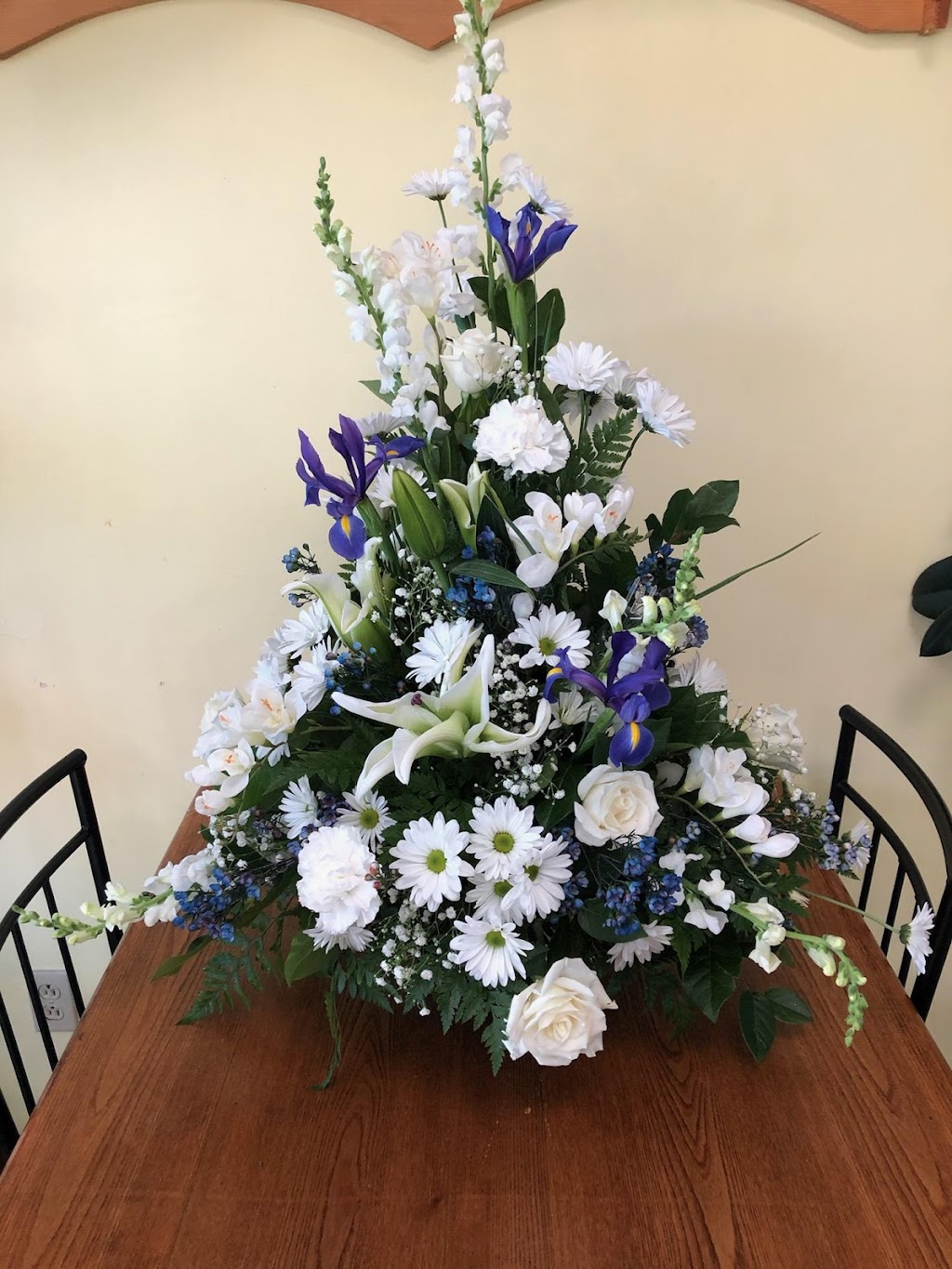 AJP Floral | 345 N 15th St, Sebring, OH 44672, USA | Phone: (330) 938-9190