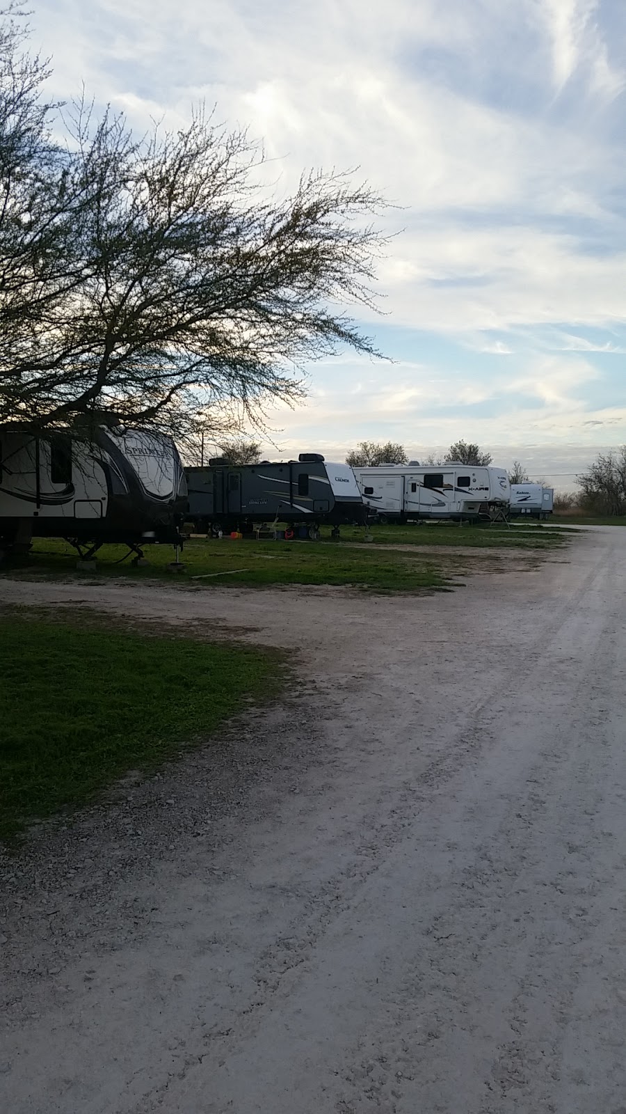 Twin Oaks RV Park | 680 FM2824, Beeville, TX 78102, USA | Phone: (361) 362-7278