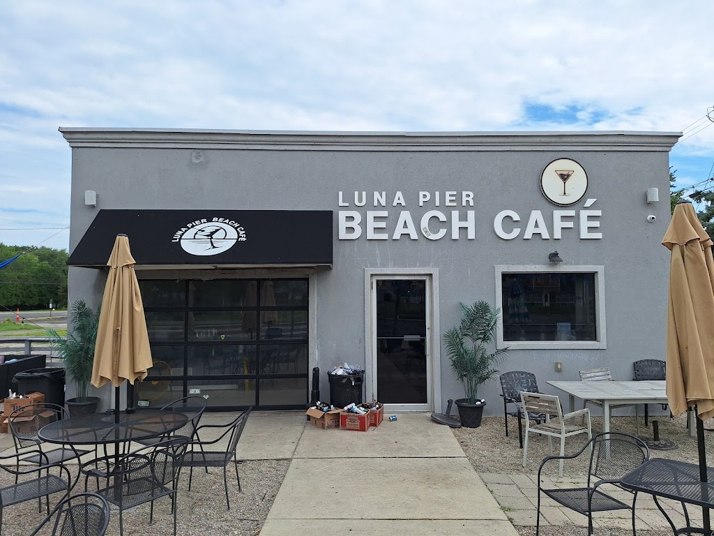 Luna Pier Beach Cafe | 4380 Luna Pier Rd, Luna Pier, MI 48157, USA | Phone: (734) 317-7711