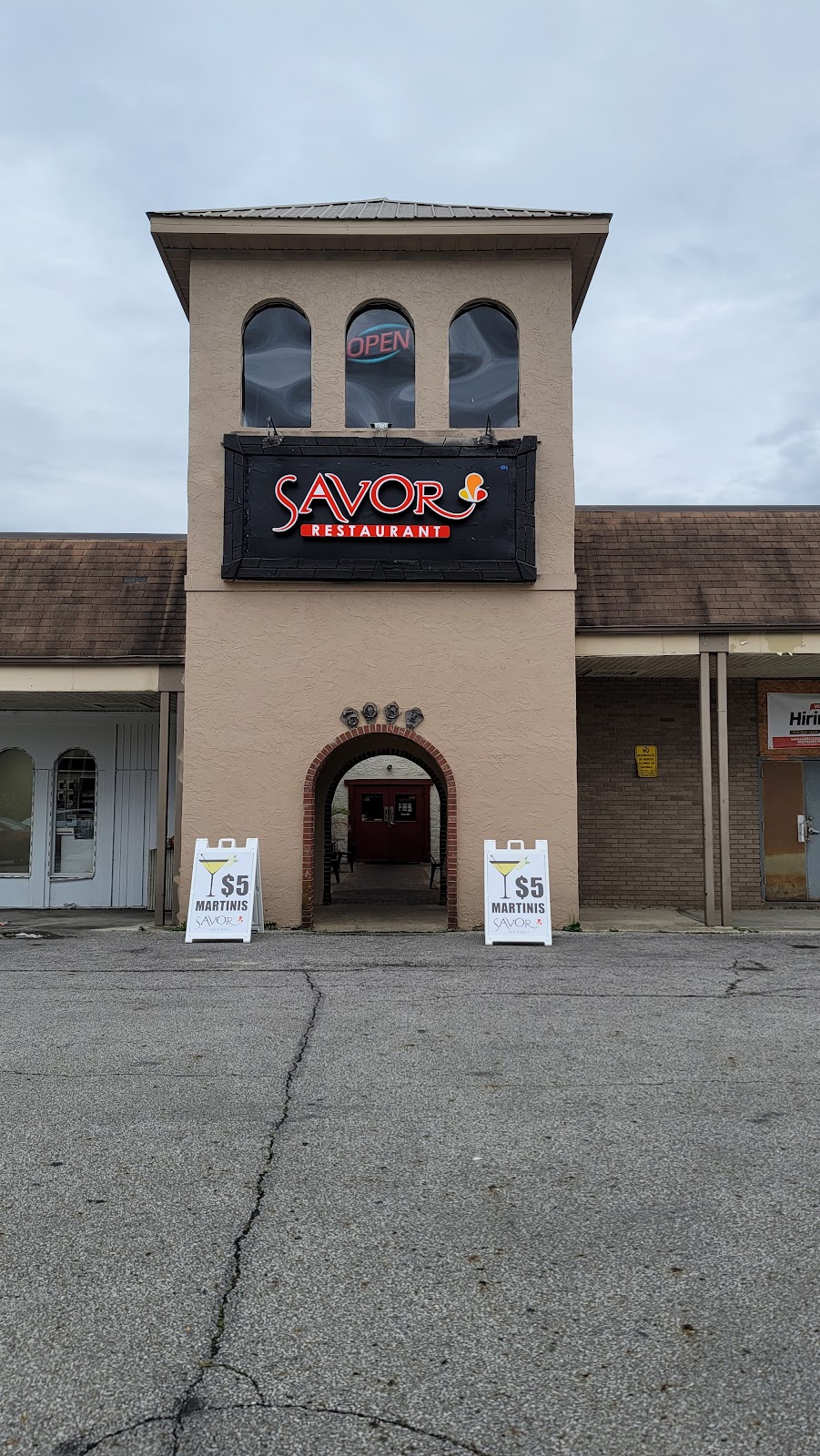Savor Bar & Grill | 5031 Chatterton Rd, Columbus, OH 43232, USA | Phone: (614) 524-1265
