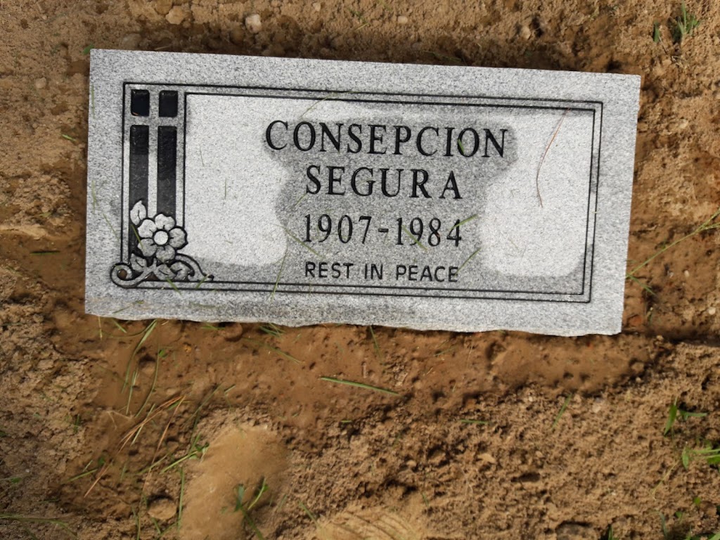 Elgin Latin Cemetery | 305 Ochoa St, Elgin, TX 78621, USA | Phone: (512) 285-6499