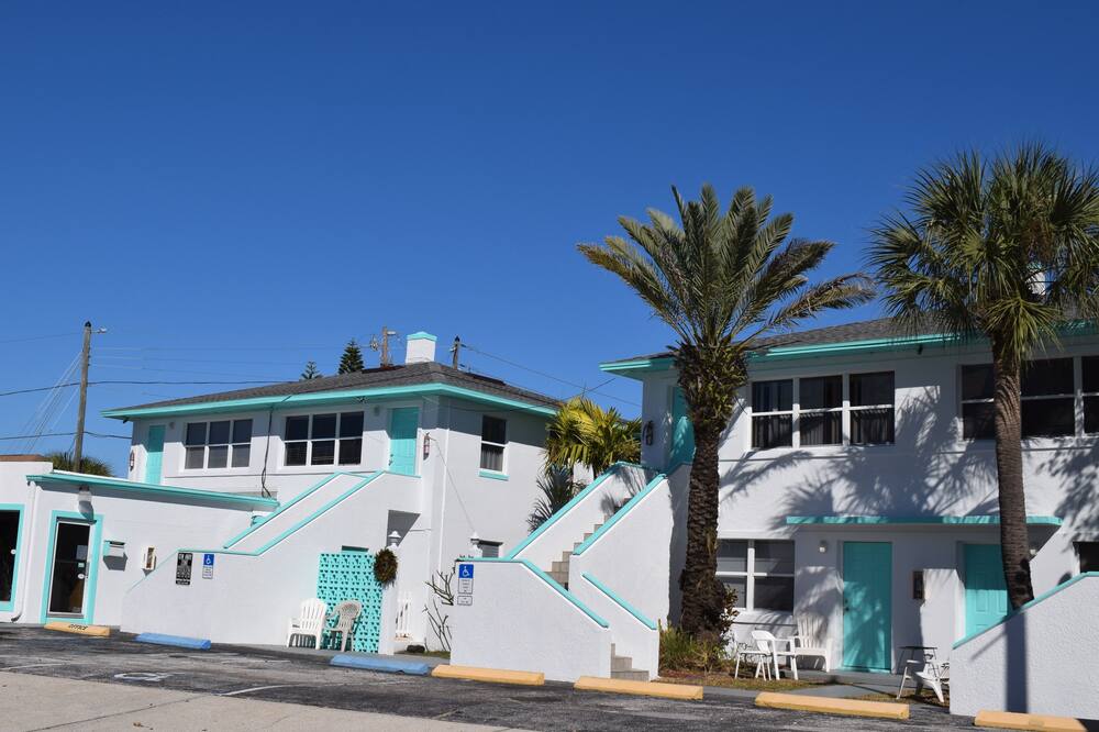 Swashbuckler Motel | 11875 Gulf Blvd, Treasure Island, FL 33706, USA | Phone: (727) 404-1459