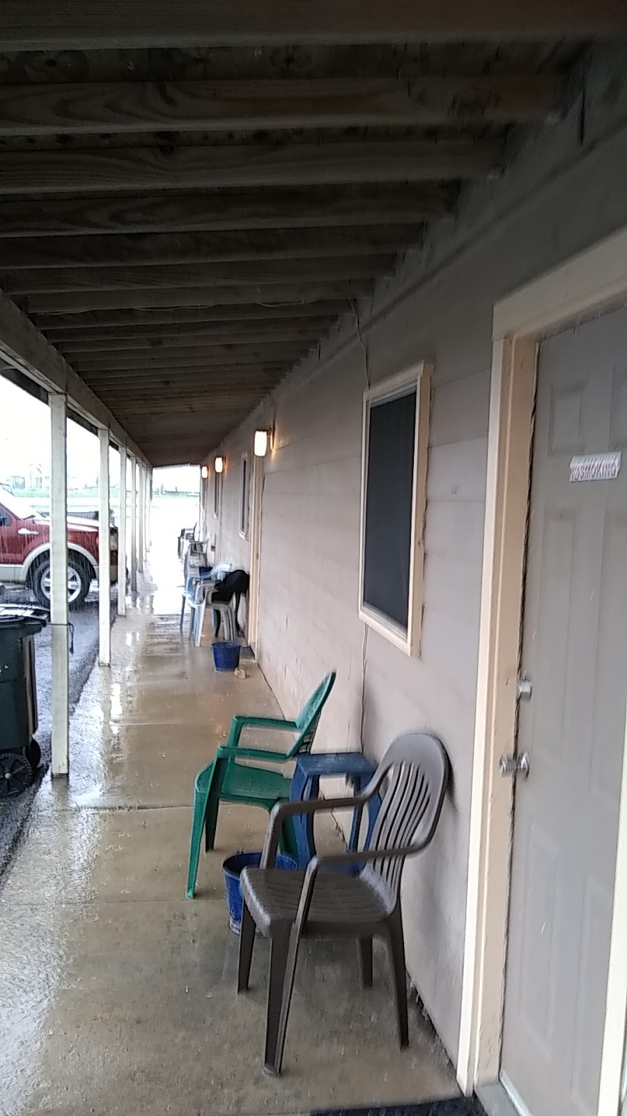 Sea Breeze Motel & Cottages | 1404 S Commercial St, Aransas Pass, TX 78336, USA | Phone: (361) 850-0195