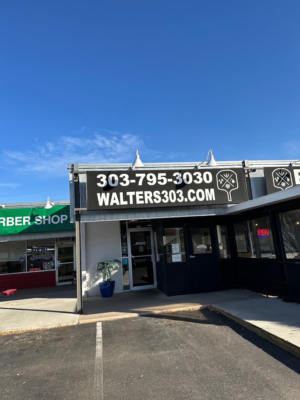 Walters303 Pizzeria & Publik House | Bow Mar | 5194 S Lowell Blvd, Littleton, CO 80123, USA | Phone: (303) 795-3030