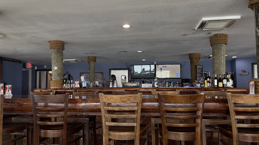 Boathouse Bar and Grill | 15241 Leeward Dr, Corpus Christi, TX 78418, USA | Phone: (361) 589-9601