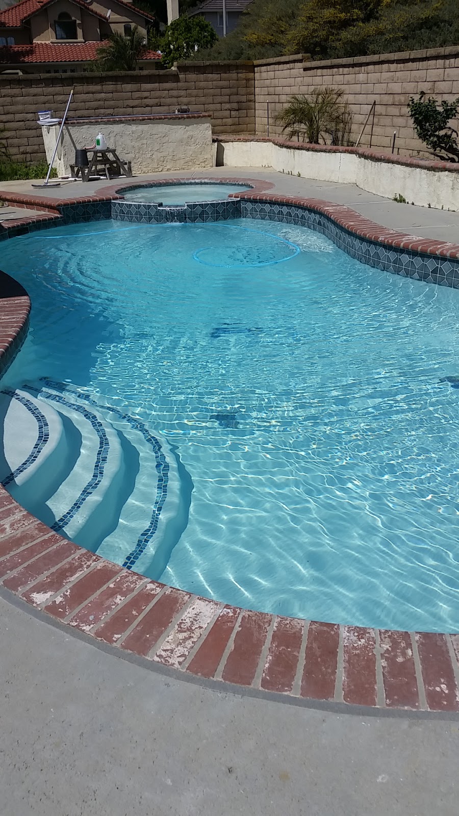 flores pool builder