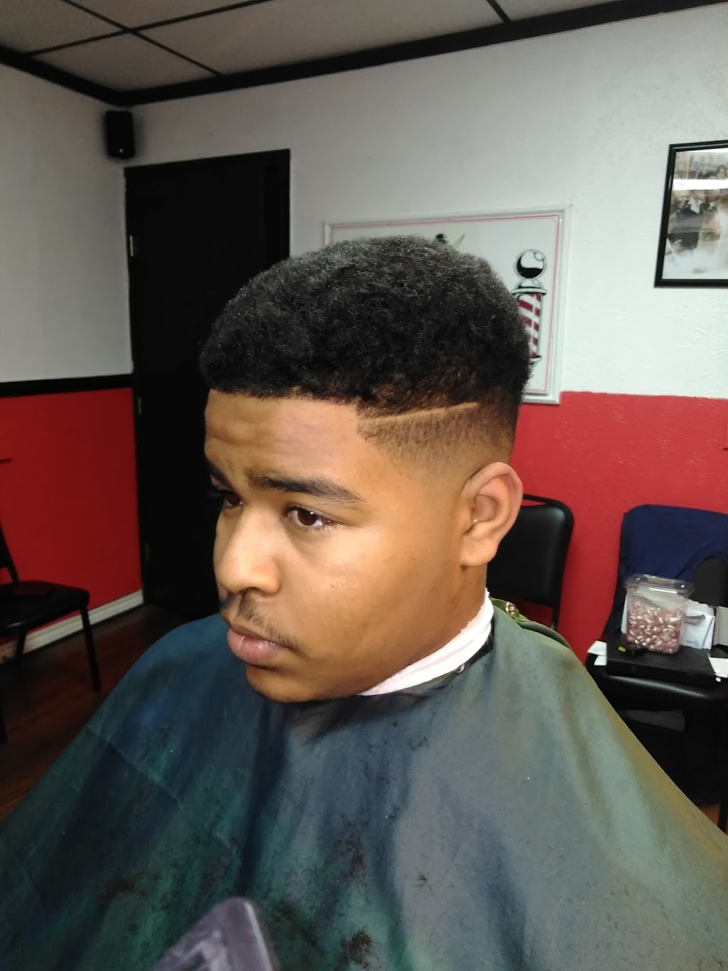 Kut It Out Cuts | 3225 I-30, Mesquite, TX 75150, USA | Phone: (214) 215-6495