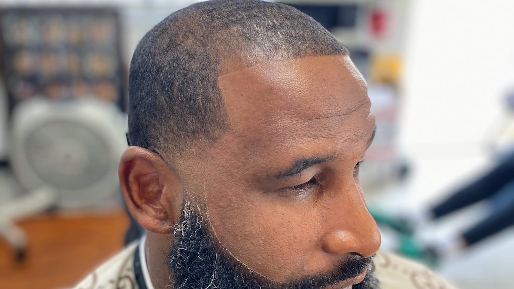 Leonards barbershop | 11925 NW Grand Ave, El Mirage, AZ 85335, USA | Phone: (623) 552-9638