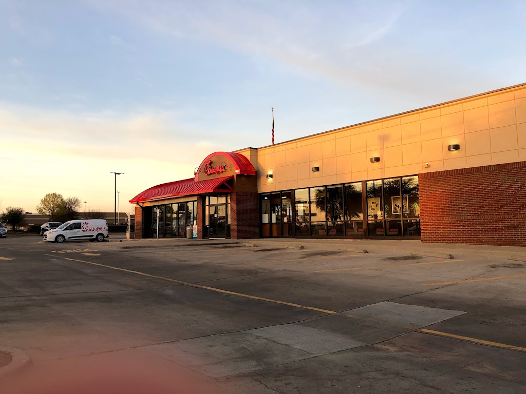 Chick-fil-A | 749 W Main St # FM1171, 749 W Main St, Lewisville, TX 75067, USA | Phone: (972) 353-3000