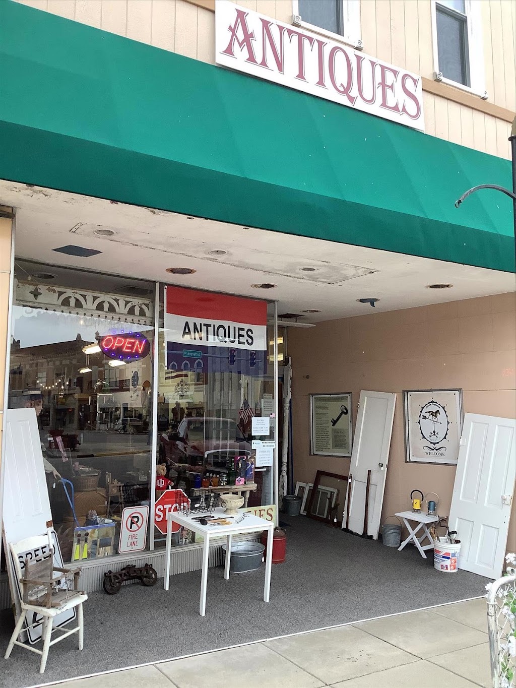 Hartford City Antiques Emporium | 106 N Jefferson St, Hartford City, IN 47348, USA | Phone: (765) 330-4083