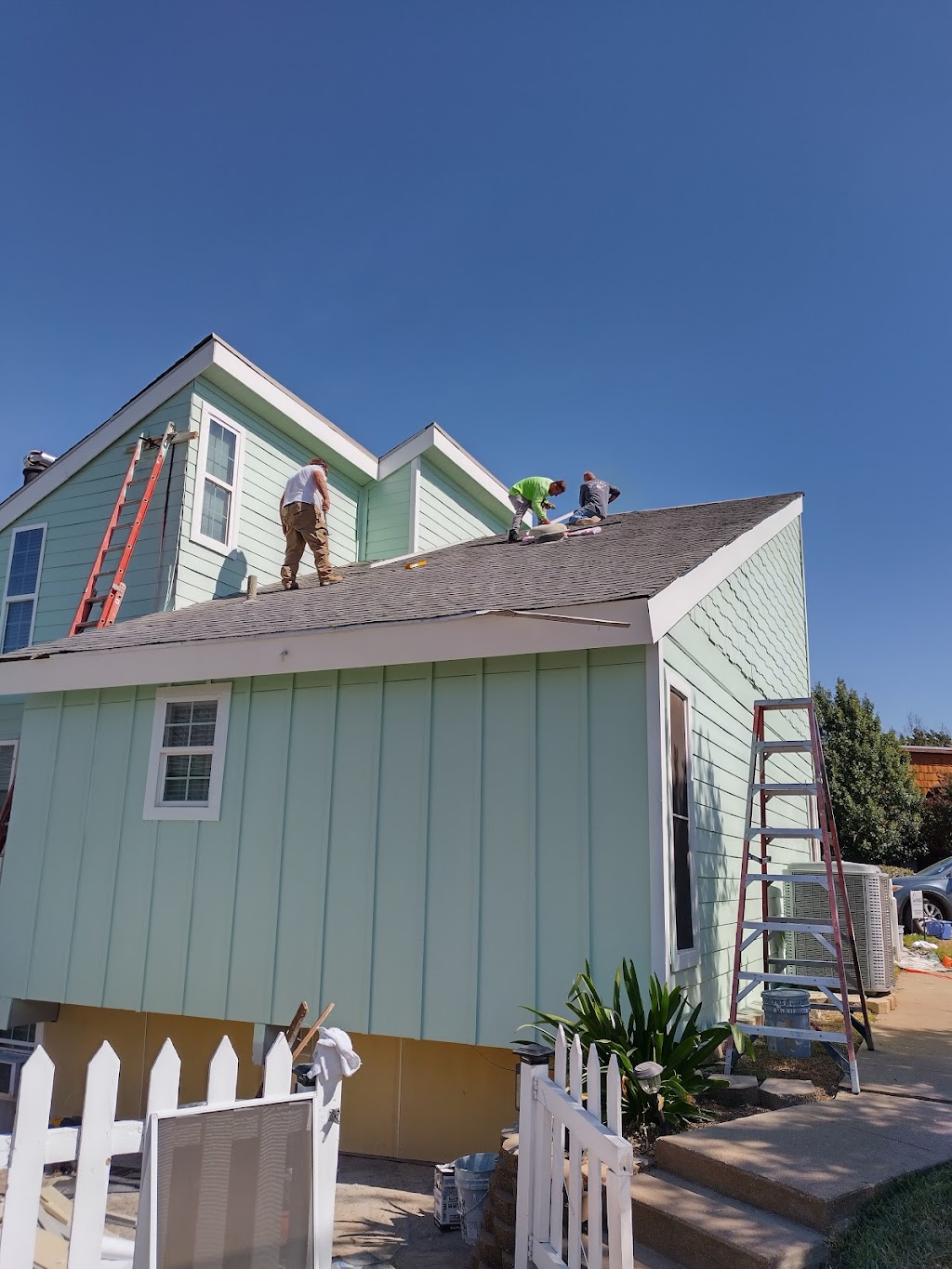 McNoble Roofing and Siding | 4805 Lovell Ave, Fort Worth, TX 76107, USA | Phone: (817) 566-5268