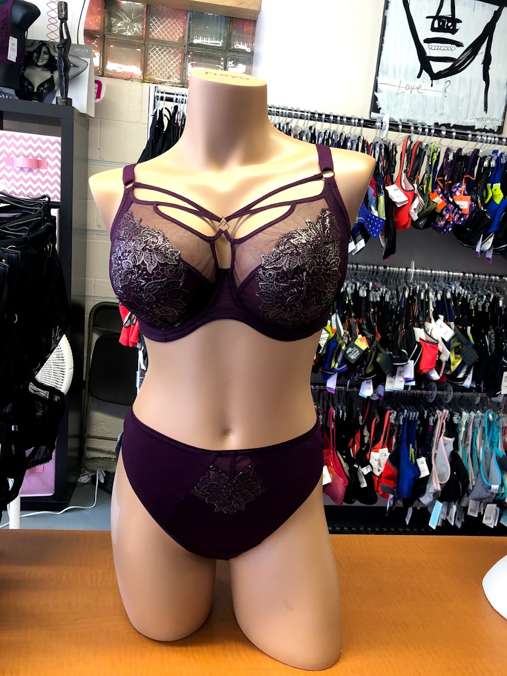 Busted Bra Shop | 14401 E Jefferson Ave, Detroit, MI 48215 | Phone: (313) 288-0449