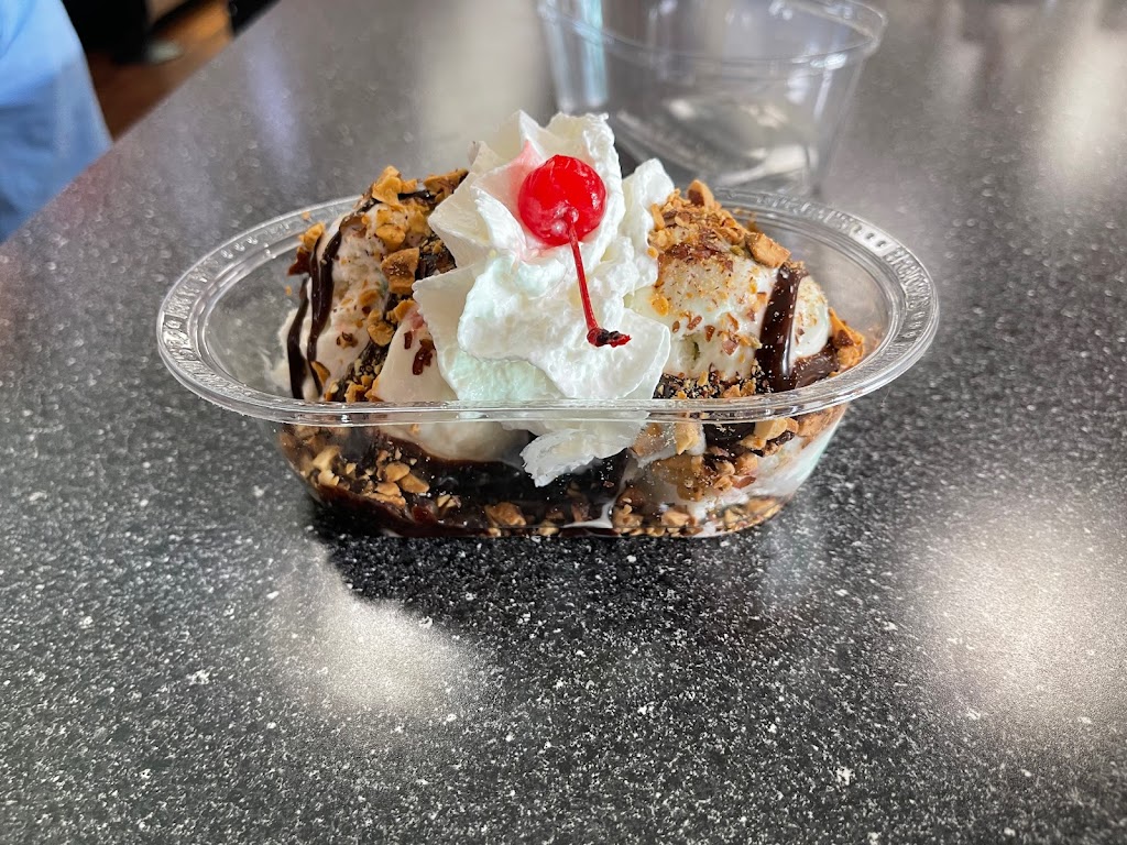 Braums Ice Cream & Dairy Store | 1085 SW Wilshire Blvd, Burleson, TX 76028, USA | Phone: (817) 447-1795