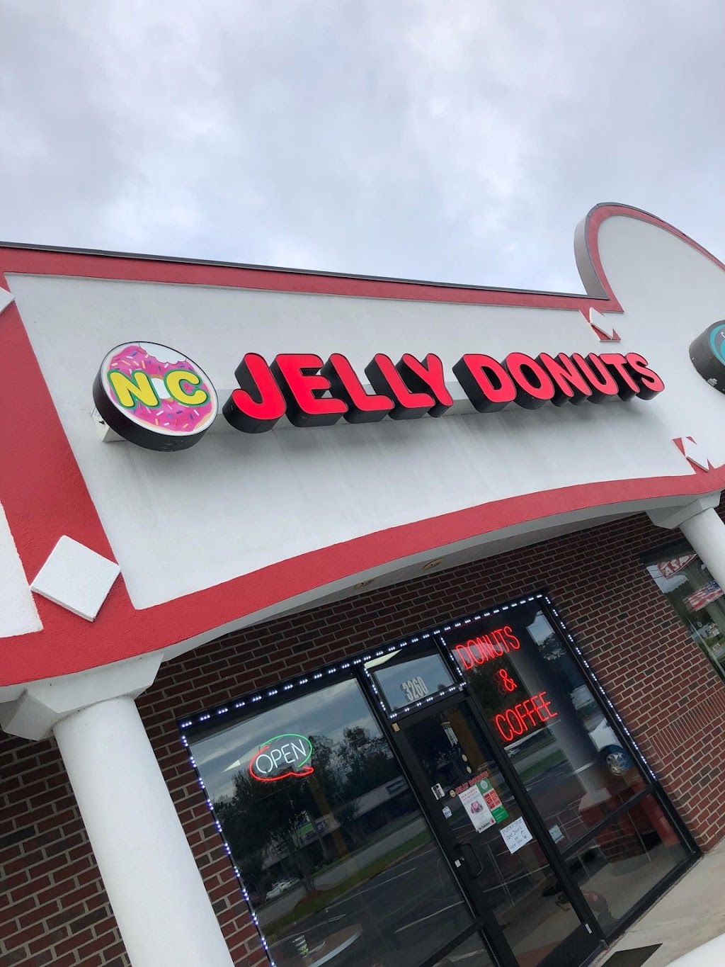 NC Jelly Donuts | 3260 S Church St, Burlington, NC 27215, USA | Phone: (336) 584-5929