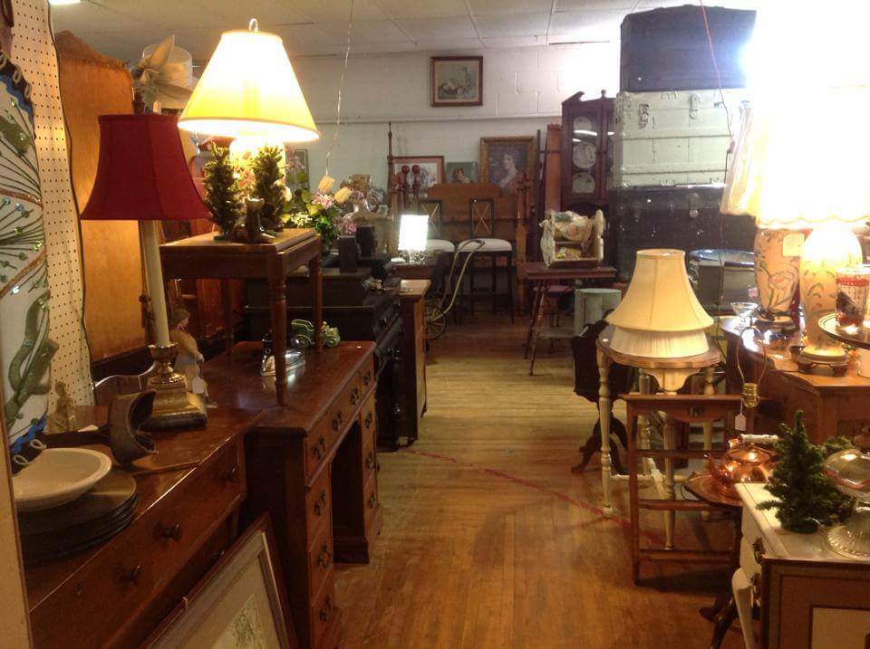 Useful Things Antiques & Collectibles Store | 11 Crenshaw Ln, Coxs Creek, KY 40013, USA | Phone: (502) 541-9546