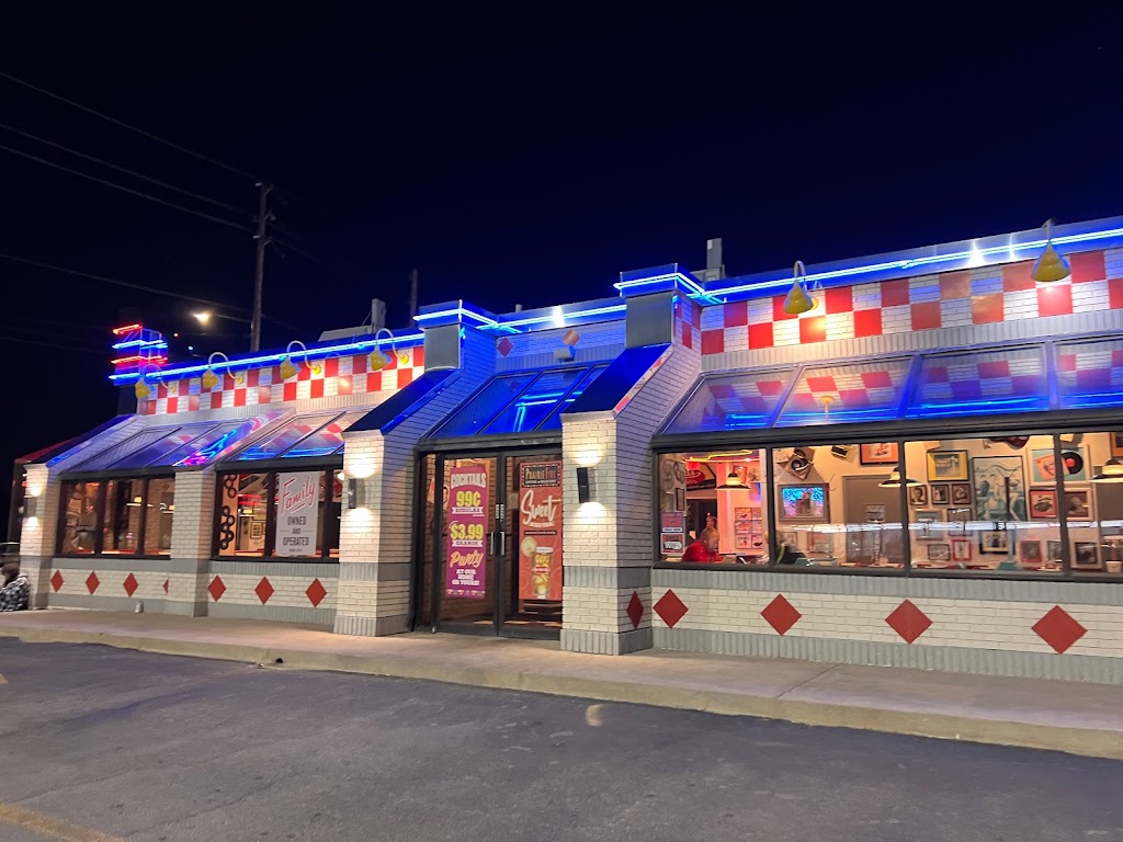 Spangles | 1818 E Pawnee St, Wichita, KS 67211, USA | Phone: (316) 265-1330