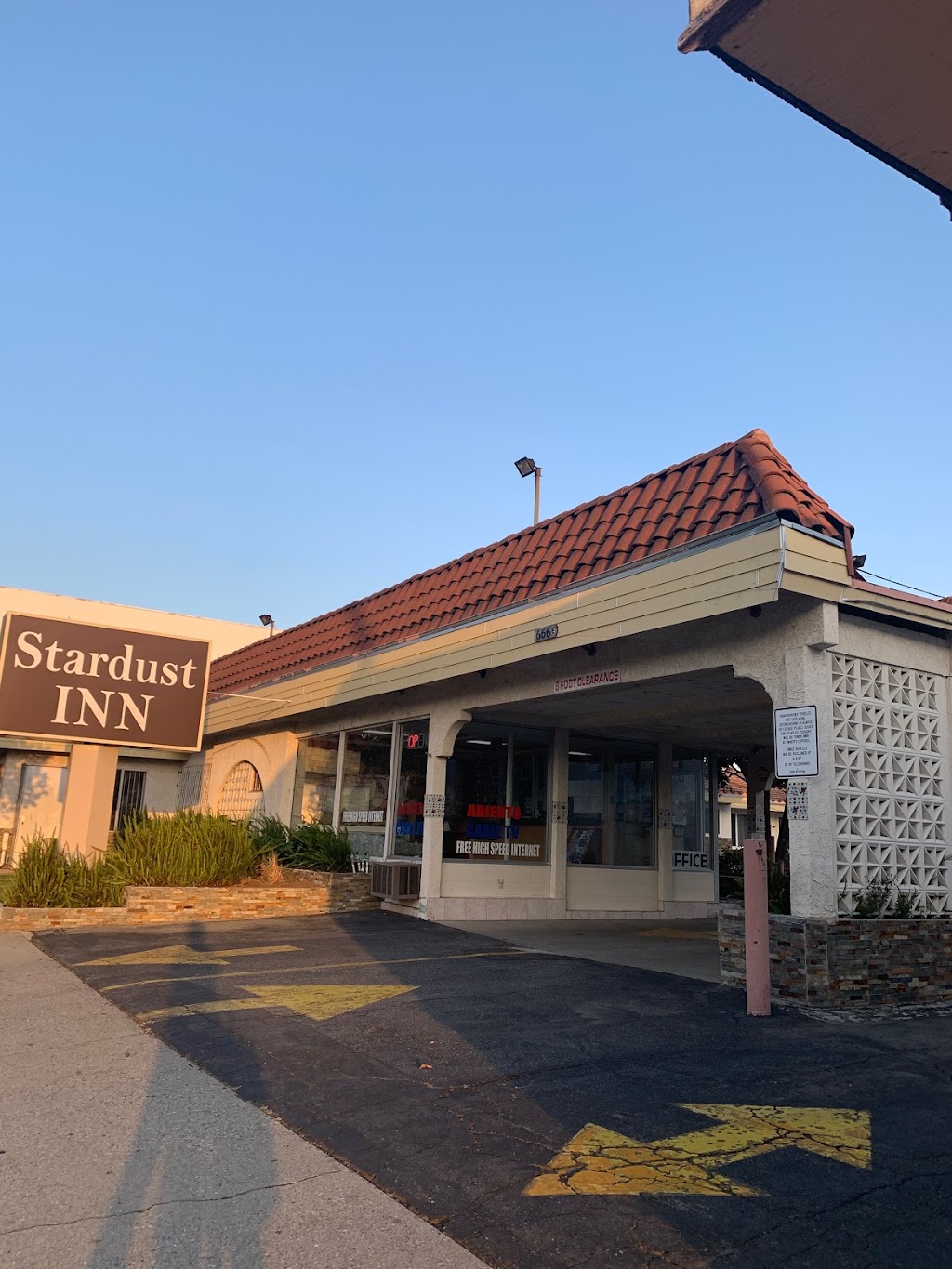 Stardust Motel Azusa | 666 E Foothill Blvd, Azusa, CA 91702, USA | Phone: (626) 334-0251